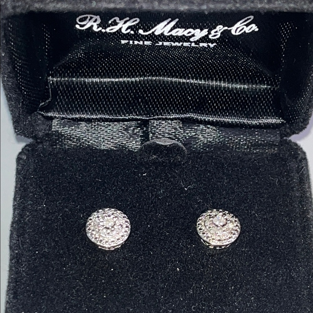 R.H. Macy & Co. Bridge Diamond 1/10 CTW Sterling Silver Stud Earrings NWT - Picture 4 of 8